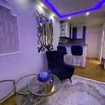 Luxury 2 *